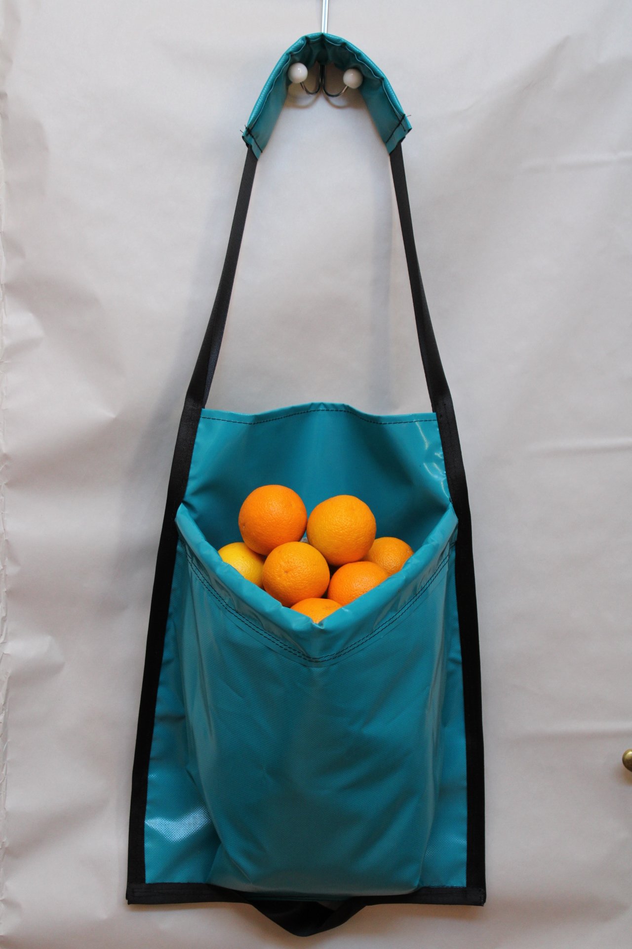Innovative Fruit Picking Bag Design for Enhanced Productivity